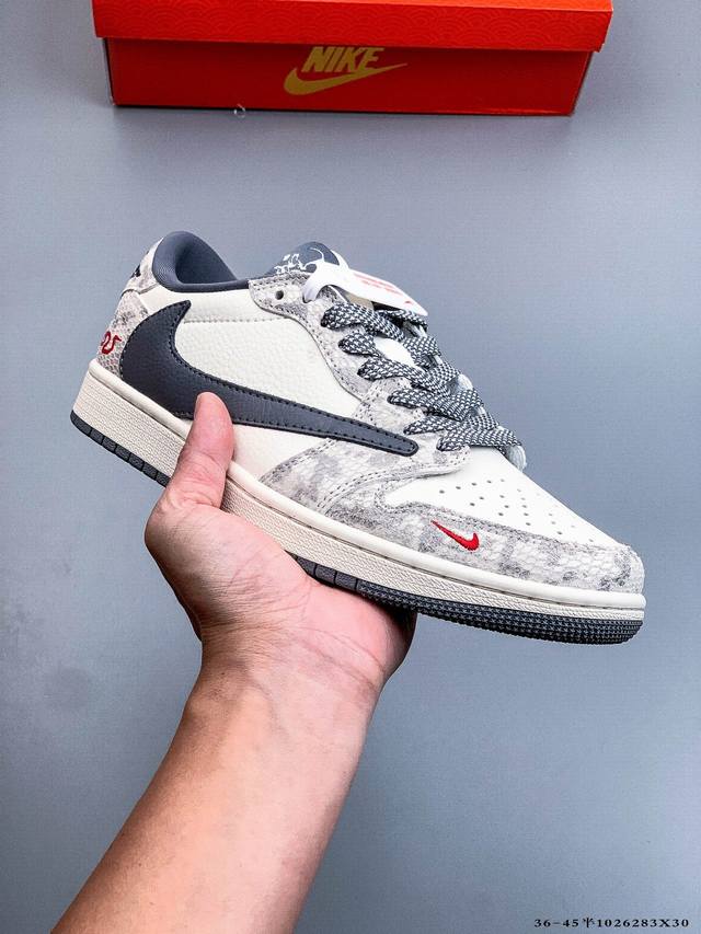 Nike Air Jordan 1 Low (AJ1) - A low-top trendy casual sneakers. Perfectly tailor