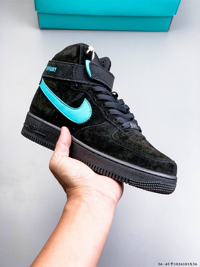 Original last data paper version, featuring a high-quality, durable leather uppe