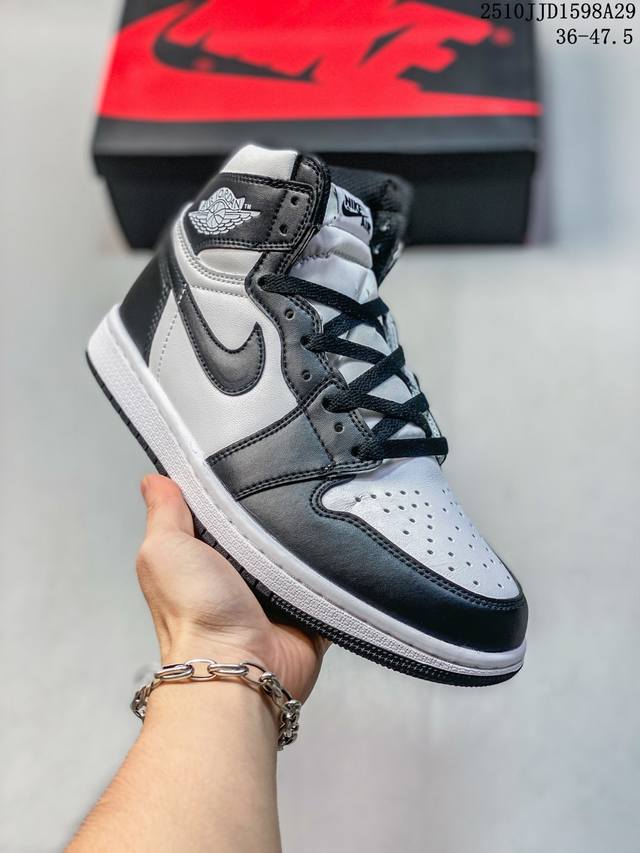 Jordan original factory 3D padded tongue sponge, midsole injection holes and met