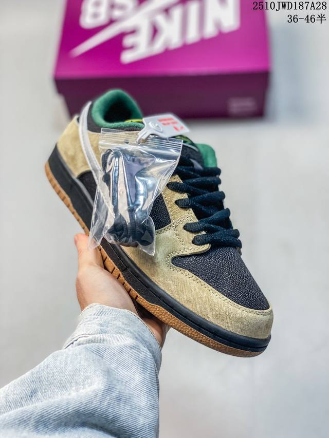 Nike Dunk SB Low, genuine leather sneakers with half sizes available. Sizes: 36-