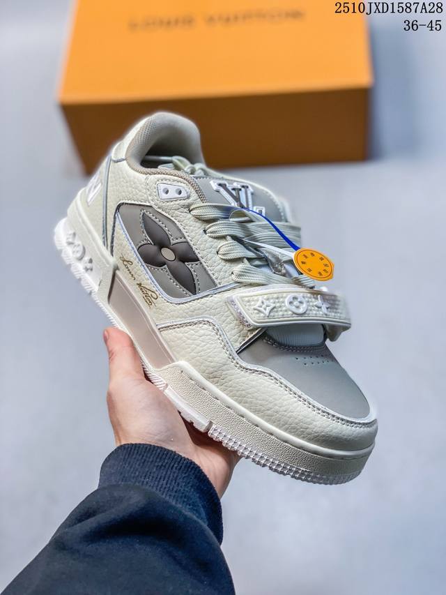 Louis Vuitton Lv (LV) Trainer Sneaker Low, a fashionable and stylish platform sn