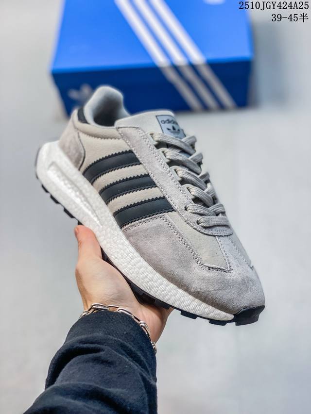 Authentic Adidas men's shoes with half sizes. Made with genuine materials, featu