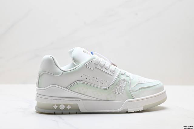 Company Grade Louis Vuitton Trainer Sneaker Low. A versatile and comfortable sn