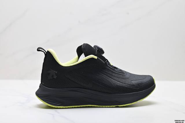 Company Grade Descente Levitate II Breathable Running Shoes Features a lightwei