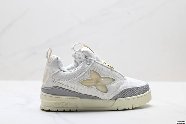 Authentic Louis Vuitton Trainer Sneaker Low, a versatile casual sportswear sneak