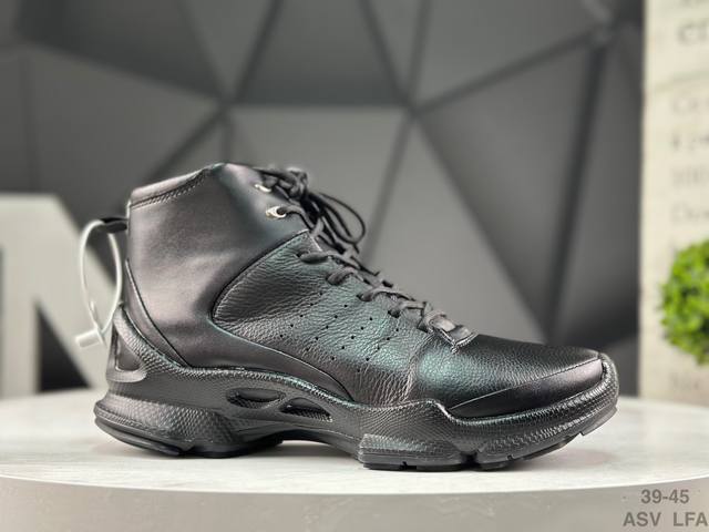 Ecco's classic chunky sneakers feature modern craftsmanship and premium calfskin