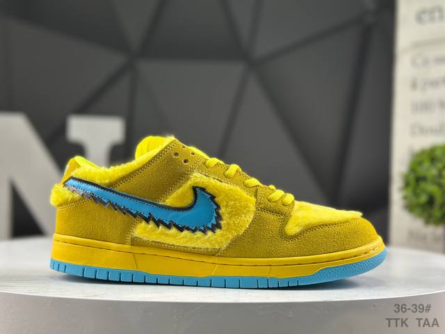 Authentic Nike SB Dunk Low Retro Sneakers with Half Sizes. Features a soft and
