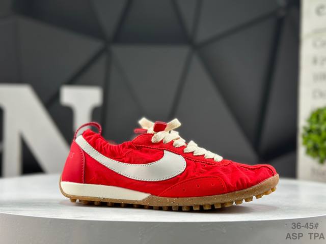 The Nike X Jacquemus mesh upper offers good breathability, preventing sweaty fe