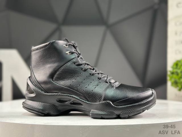 Ecco Classic High-Top Shoes. Made with modern craftsmanship and premium calfskin