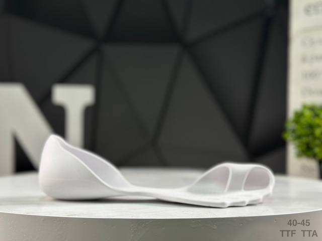 Balenciaga has released barefoot shoes. The Spanish brand, led by creative dire