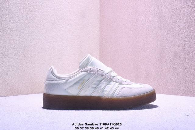 Developed based on the original Adidas last and paper pattern, this shoe feature