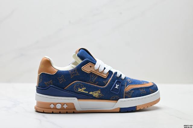 Company Grade Louis Vuitton Trainer Sneaker Low. A versatile and comfortable sn