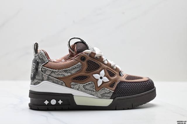 Company Grade Louis Vuitton Trainer Sneaker Low. A versatile and comfortable sn