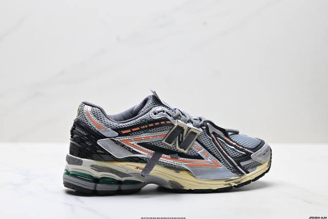 Company-grade New Balance M1906 series retro classic dad shoe. Superb retro elem