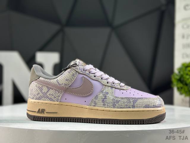 Nike Air Force 1 '07 Low, made with original last and cardboard, authentic Air