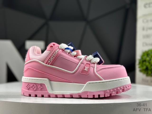 Louis Vuitton Trainer Maxi Low Leather Sneakers for Men and Women, made in Guan