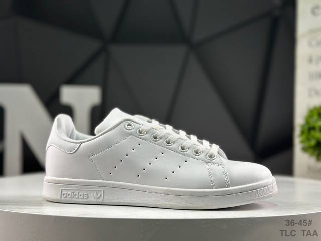 Adidas Stan Smith Classic Sneakers, original top-grain leather with clearly vis