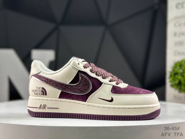 Nike Air Force 1 '07 Low, low-top athletic and casual shoes. Features a complex