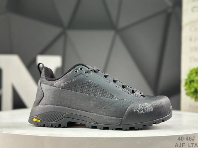 The North Face Offtrail Hike Gore-Tex The upper is made of imported nubuck leat