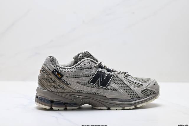 Company-grade New Balance M1906 series retro dad shoe. Superb retro elements, ex
