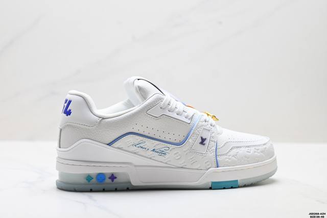Company Grade Louis Vuitton Trainer Sneaker Low. A versatile and comfortable sn