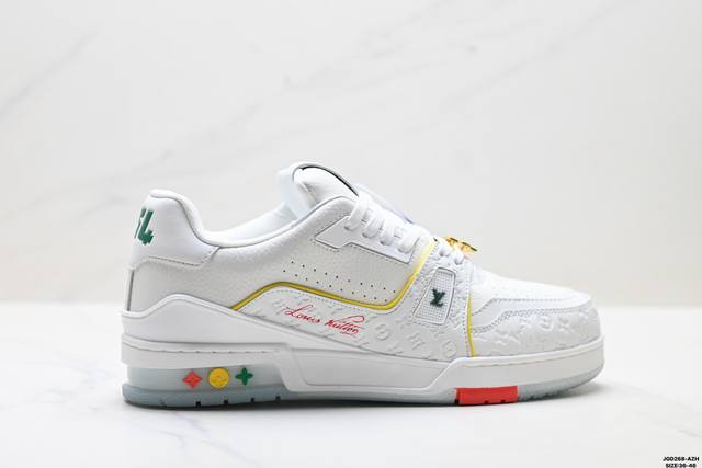 Company Grade Louis Vuitton Trainer Sneaker Low. A versatile and comfortable sn