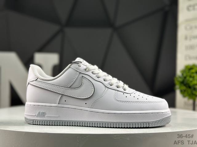 Nike Air Force 1 '07 Low, made with original last and cardboard, authentic Air