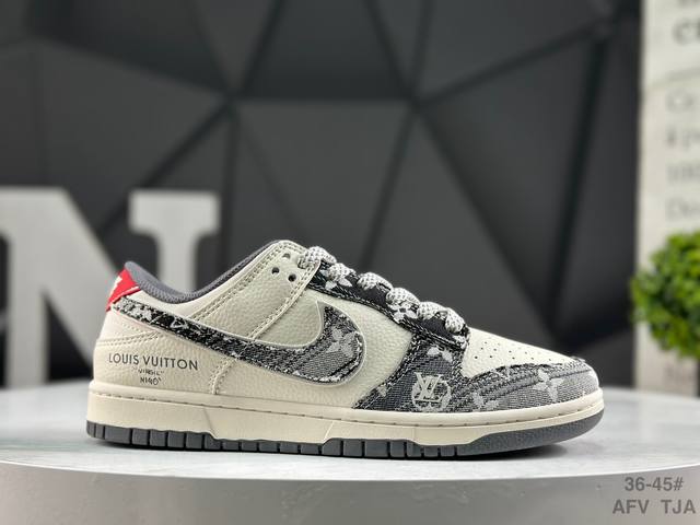 Nike SB Dunk Low - Highly Recommended Original Factory Product. Made with origi