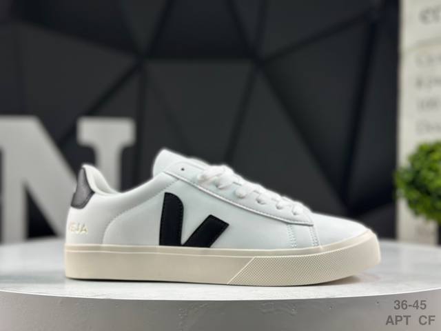 Minimalist Everyday Outfit Trendy White Sneakers Veja Campo Chrome Free Sneaker