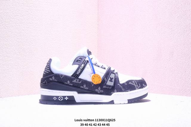 Louis Vuitton Trainer Sneaker Low. A versatile and comfortable sneaker from Loui
