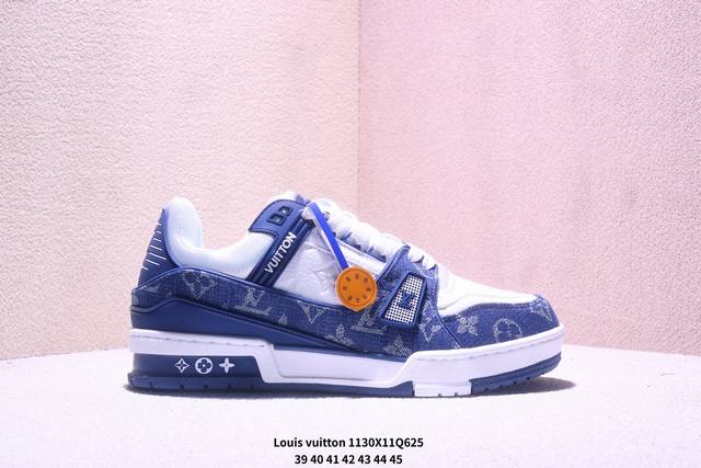 Louis Vuitton Trainer Sneaker Low, a versatile casual sportswear shoe. Comfortab