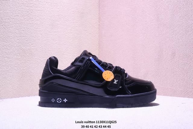 Louis Vuitton Trainer Sneaker Low, a versatile casual sportswear shoe. Comfortab