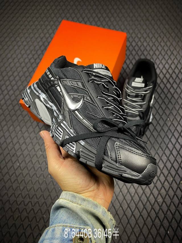 B A new Korean vintage style trending on Instagram, reminiscent of classic Nike