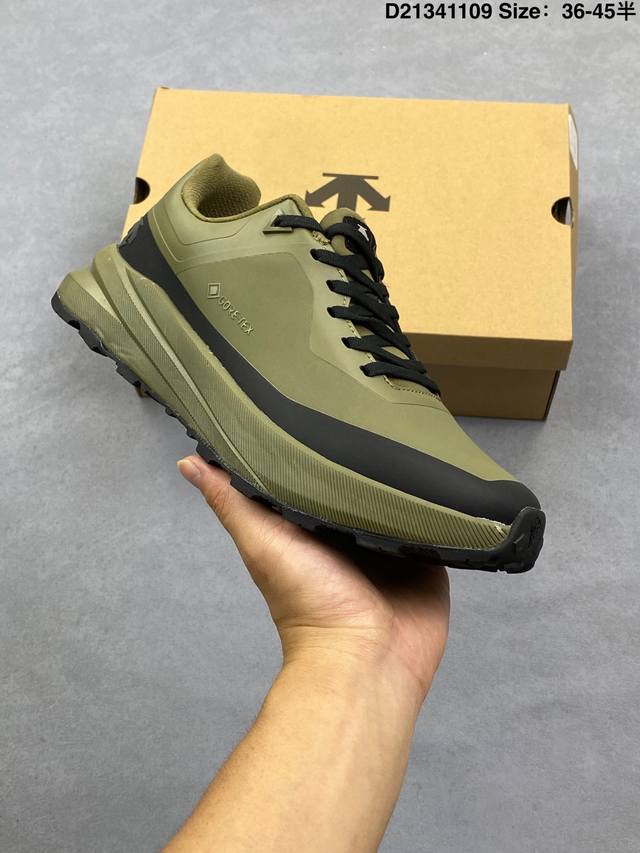 Descente Lightweight Cushioning and Breathable Upper Fashion Casual Sports Shoes