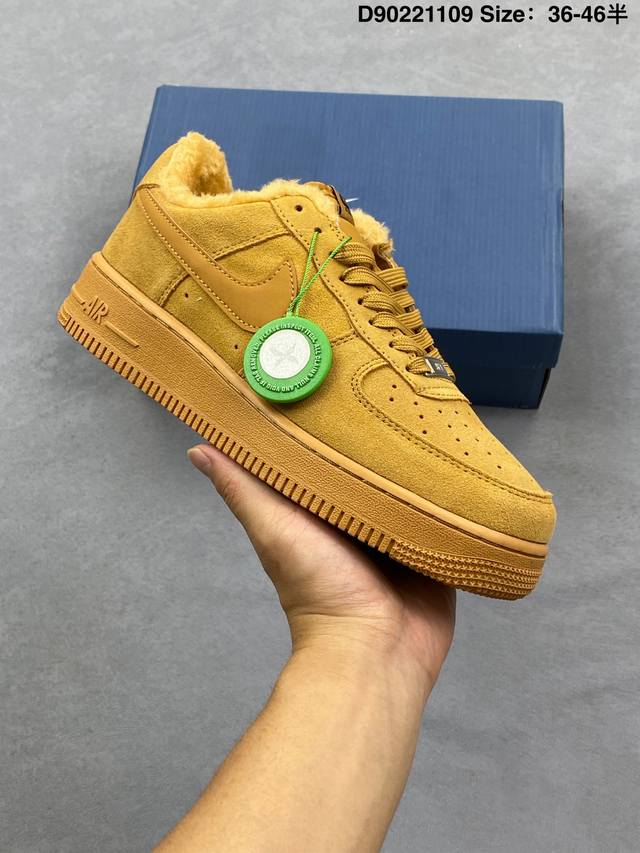 Af1 Nike Air Force 1 '07 Low, a versatile sports shoe with a thick sole and heig