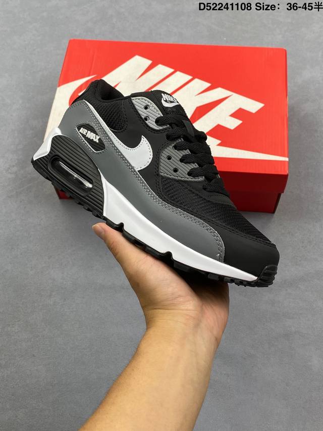 Nike Air Max 90 Classic Retro Cushioned Running Shoes. The upper is made of lea
