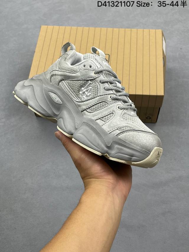 Mlb, a Korean F&F sports brand, presents a chunky dad shoe series for men and wo