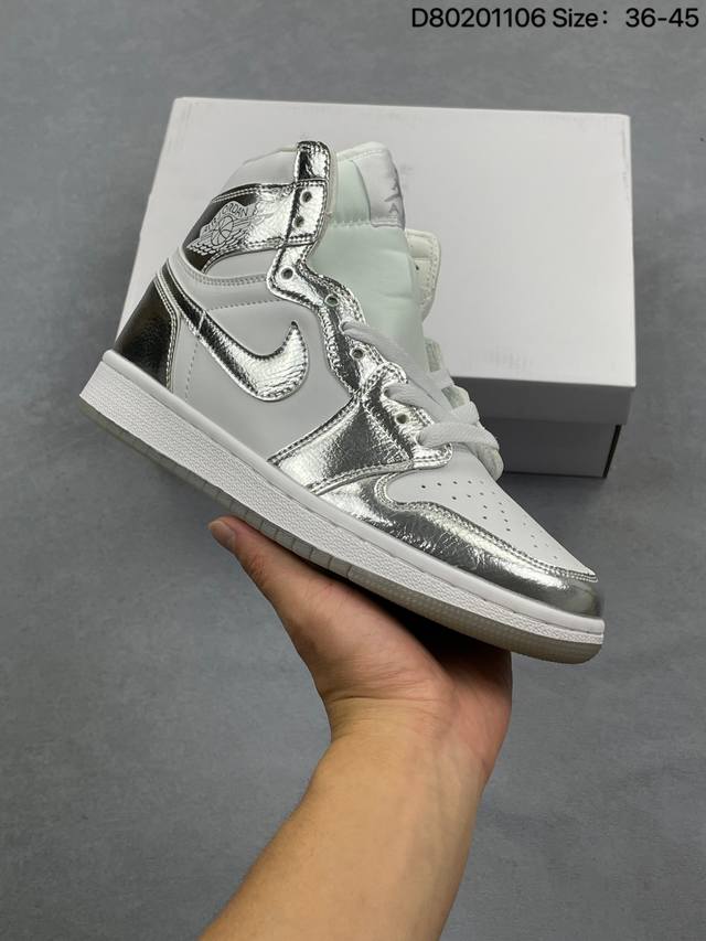Air Jordan 1 Low Light Smoke Grey. This low-top Air Jordan 1 basketball shoe fea