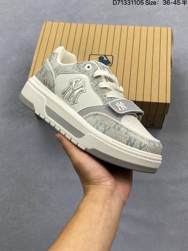 Mlb, a Korean sports brand under F&F, offers men's and women's shoes in half siz