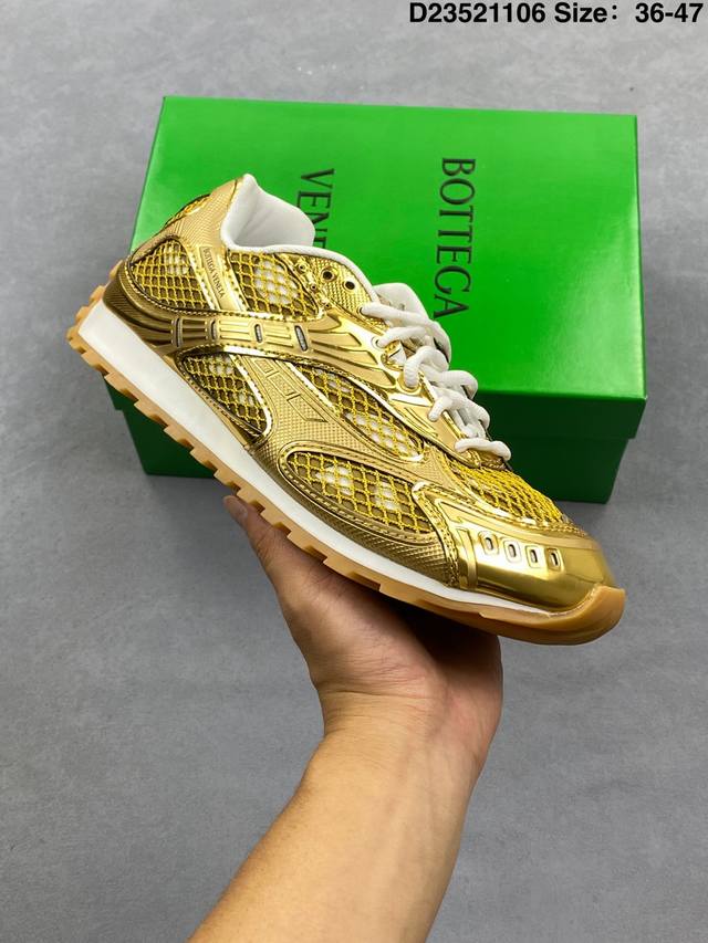 A tribute to the brand's famous Intrecciato pattern! Italian luxury brand Botte