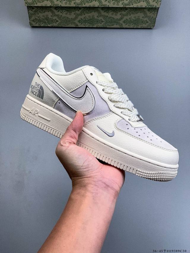 Original last data paper version, made with a hard, high-quality leather upper,