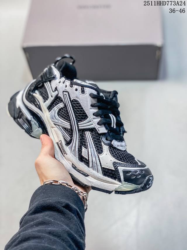 Company-grade original, consistent accessories, dust bag and included shoelaces