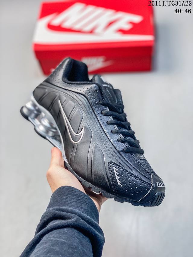 The Nike Air Max Plus is a representative of Nike's alternative shoe models. Bo