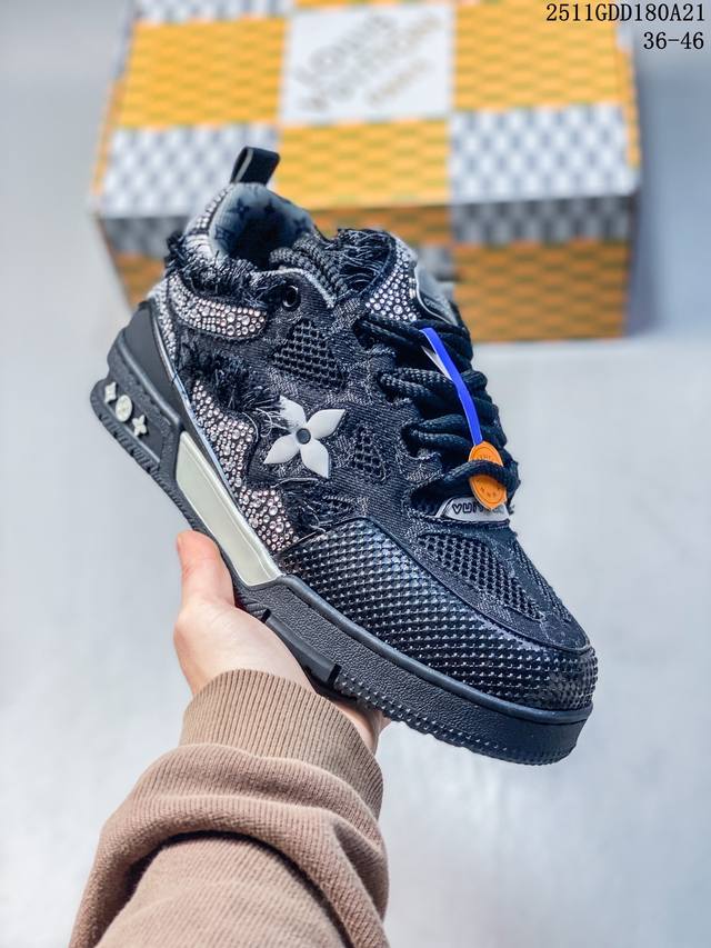 Company Grade: Louis Vuitton Trainer Sneaker Low, a versatile casual sportswear