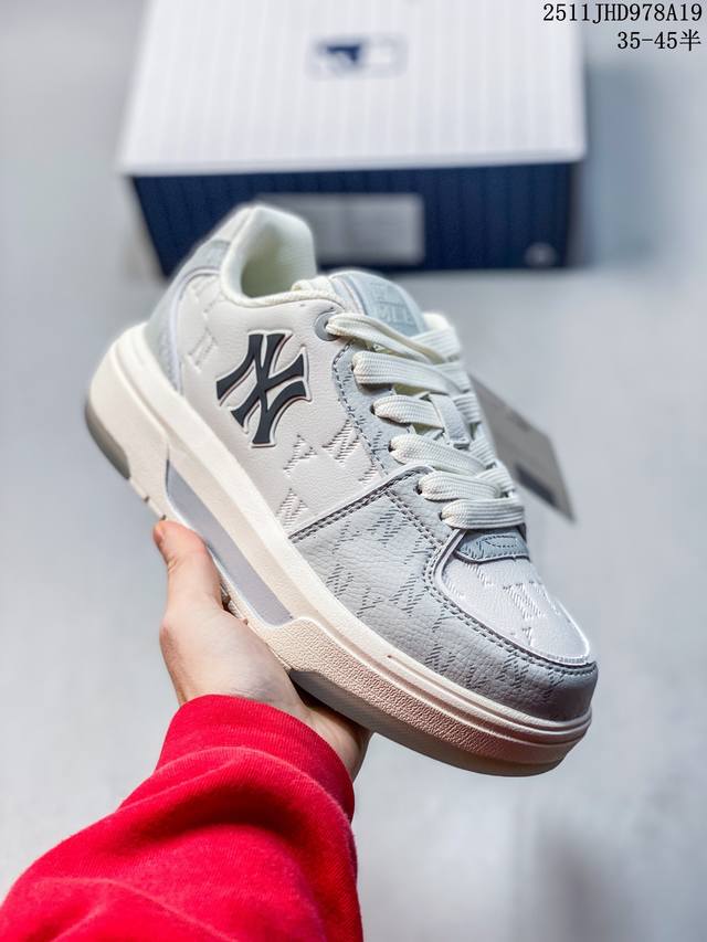 Company Grade Mlb New York Yankees Chunky Liner Embo Monogram Stylish Comfortab