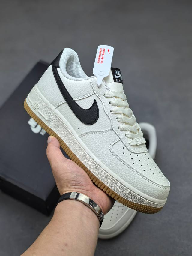 Nike Air Force 1 Low Authentic Air Force fit, made with original last and cardbo