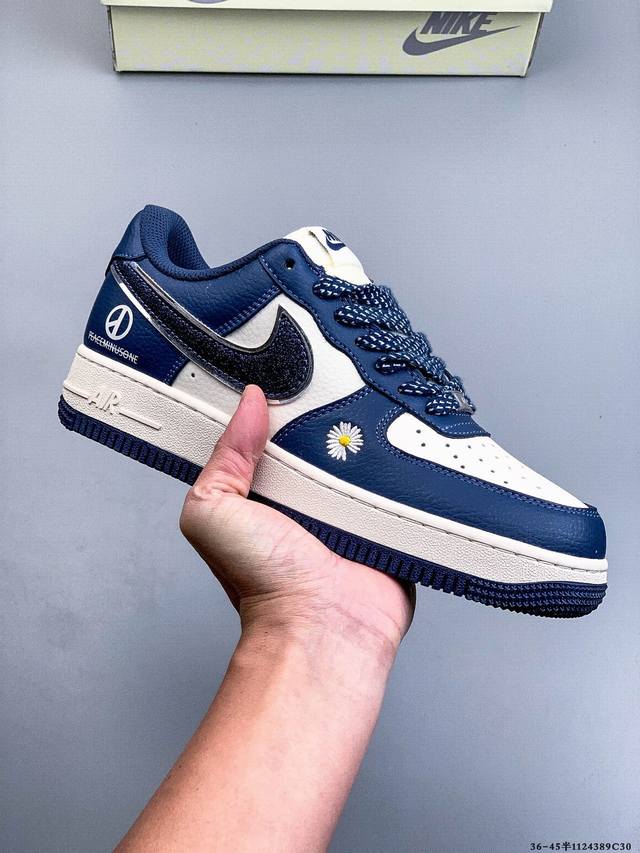 Original last data paper version, featuring a high-quality, durable leather upp