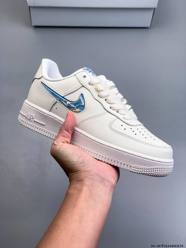 Original last data paper version, featuring a high-quality, durable leather upp