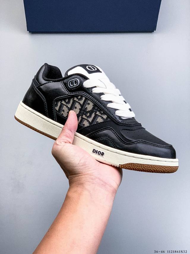 Dior's new B27 sneakers: Dior has released a refined yet slightly rebellious "mi