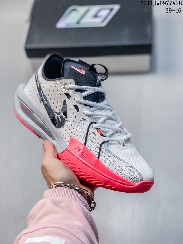 Company-grade Nike GT Cut 3 Ep basketball shoes. The upper is made of lightweig